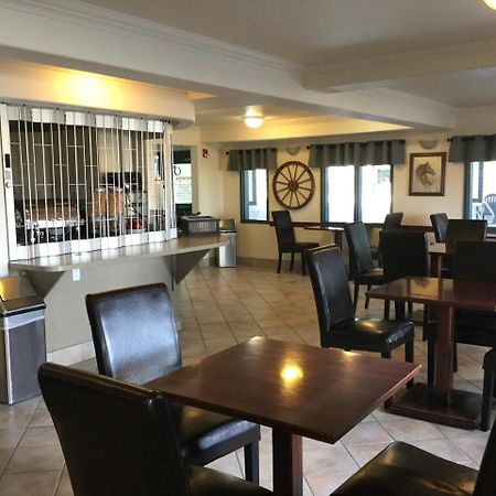 Super 8 By Wyndham High River Ab Eksteriør billede